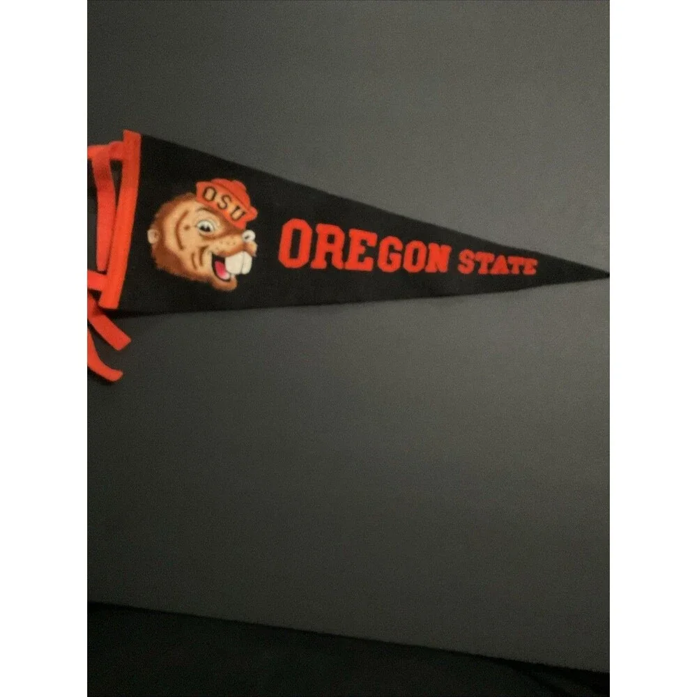 Vintage Oregon State Beavers Felt Pennant 17”